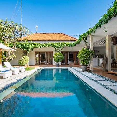 Central Seminyak Villa Martini Zewnętrze zdjęcie